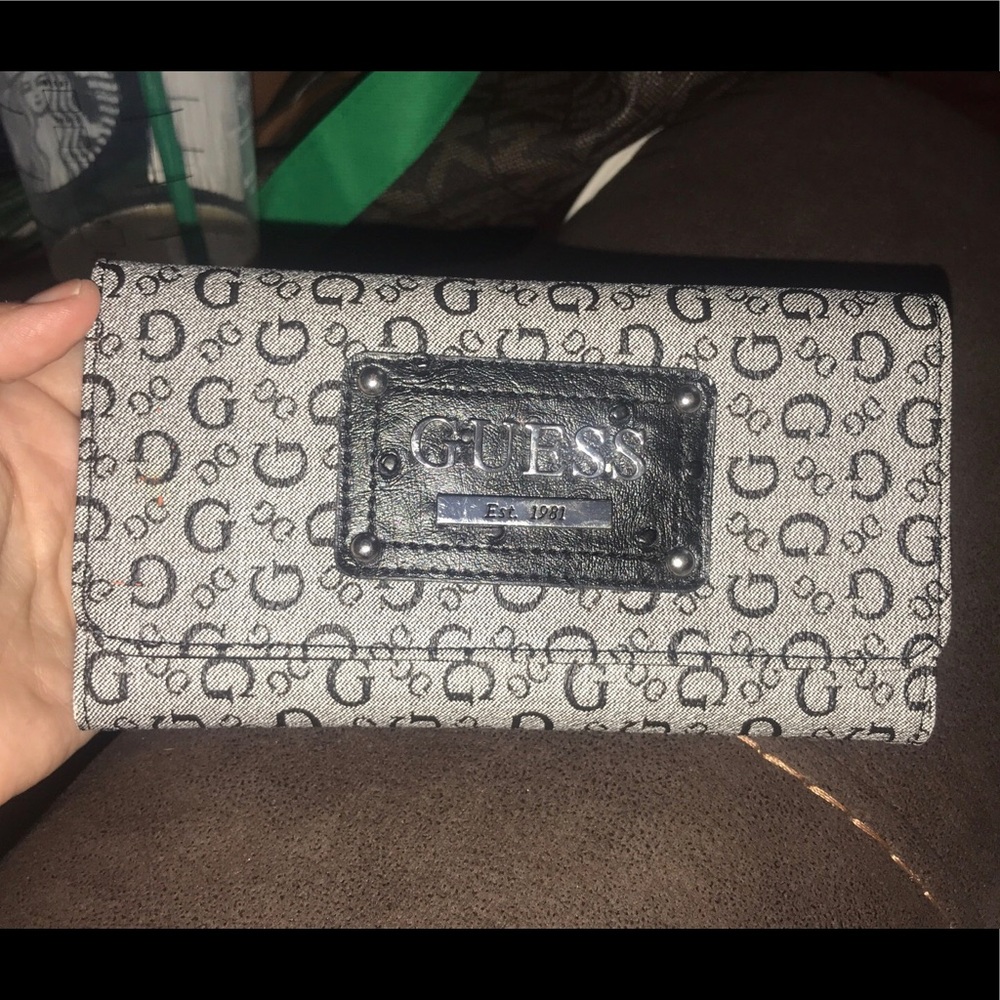 guess wallet